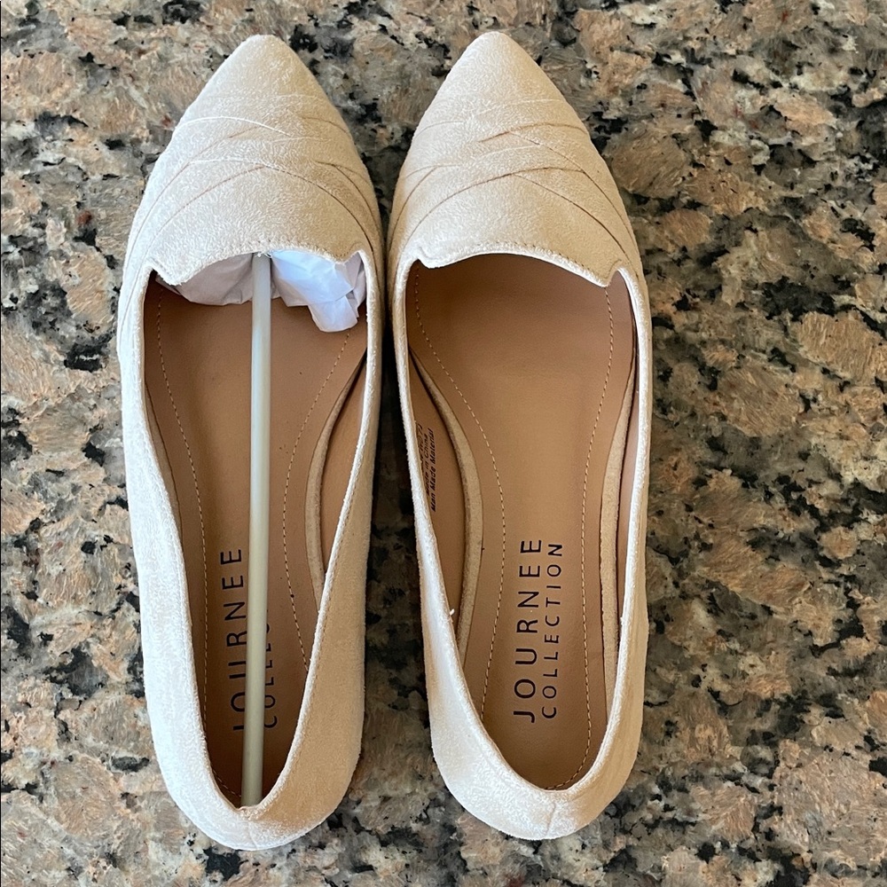Journee Collection Women's Tan Loafers